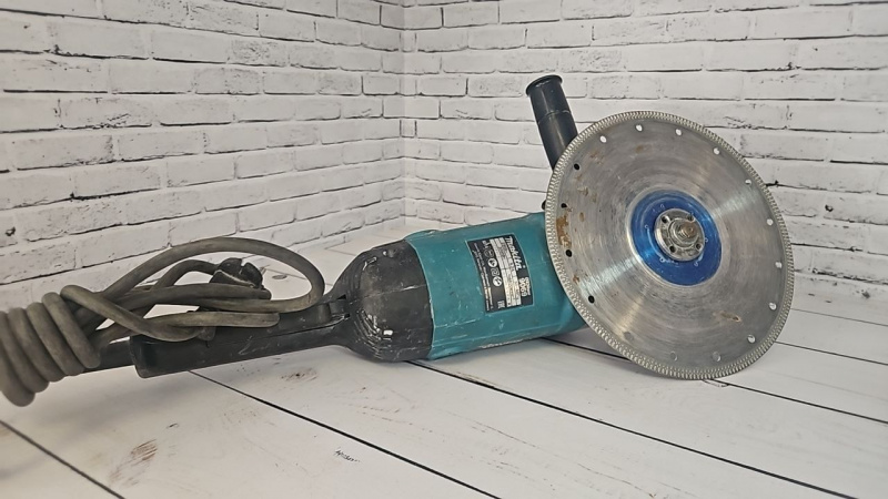 Болгарка Makita 9069